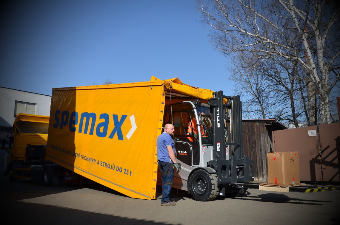 Nová manipulační technika pomáhá v Komasu